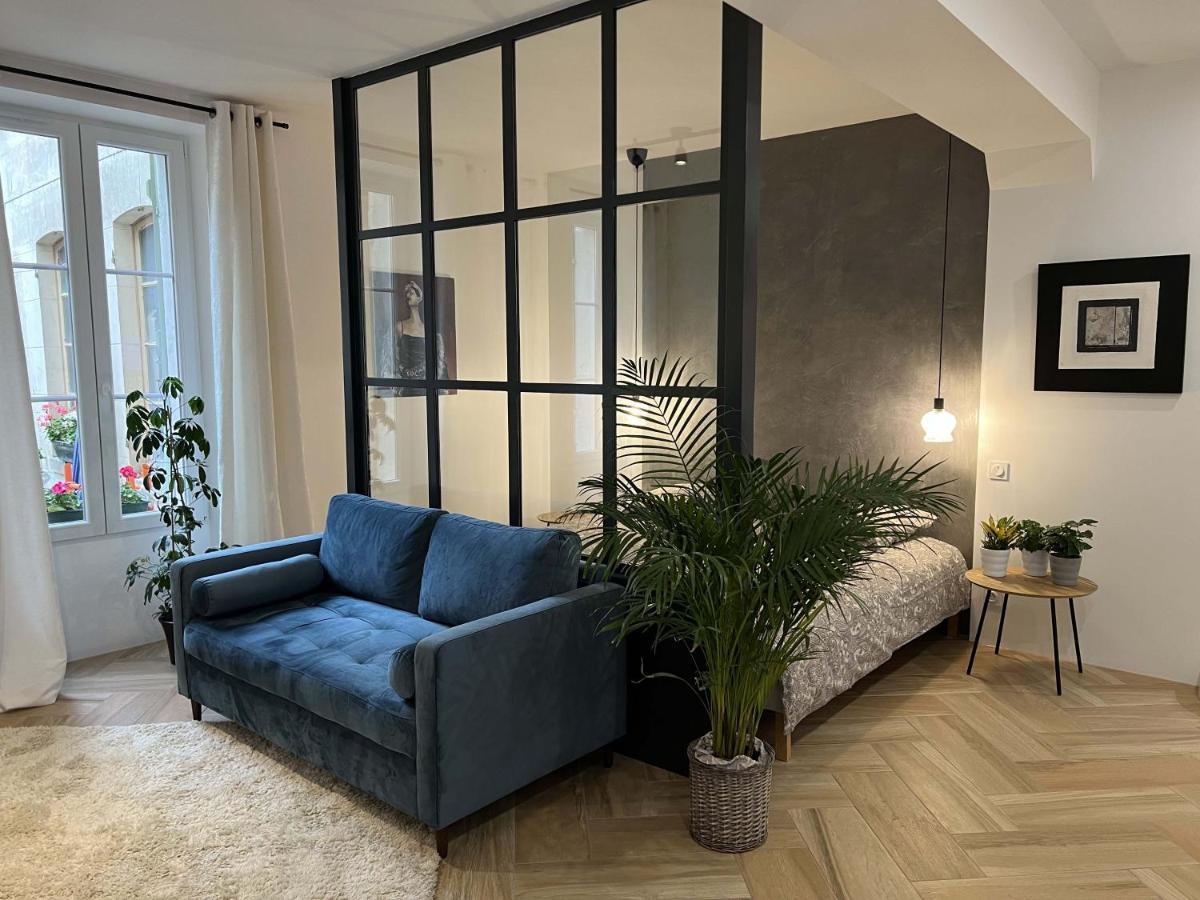 Bel Appartement Au Centre Du Vieux Жуаньи Экстерьер фото