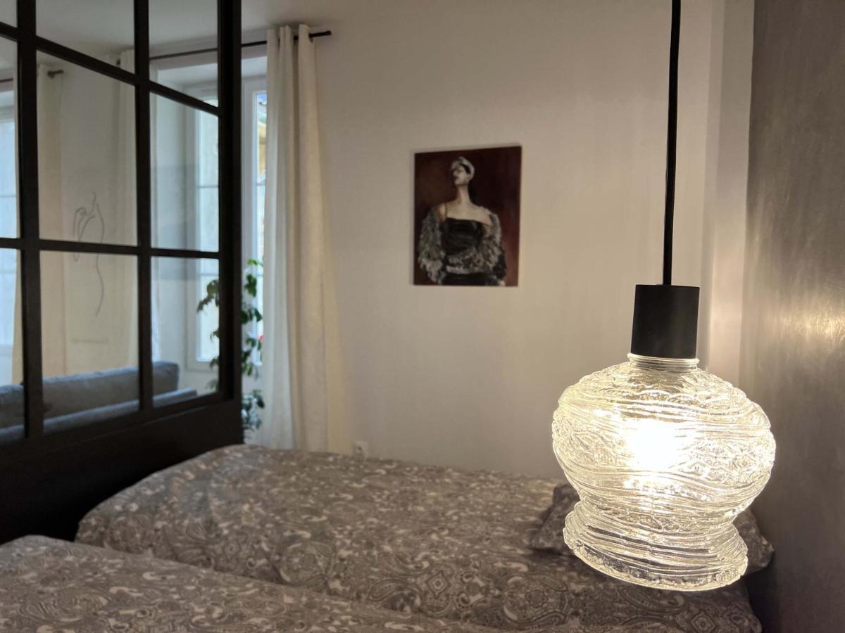 Bel Appartement Au Centre Du Vieux Жуаньи Экстерьер фото