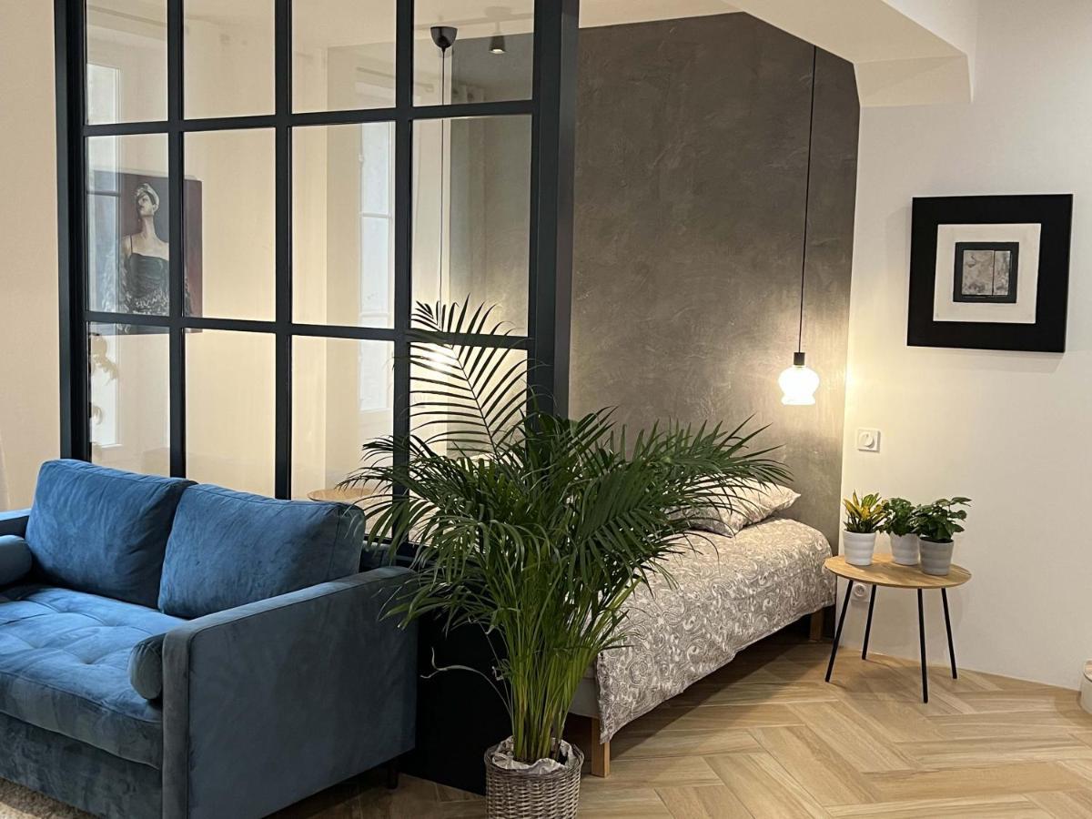 Bel Appartement Au Centre Du Vieux Жуаньи Экстерьер фото
