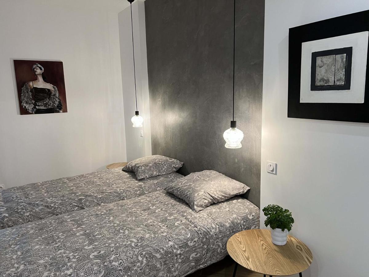 Bel Appartement Au Centre Du Vieux Жуаньи Экстерьер фото